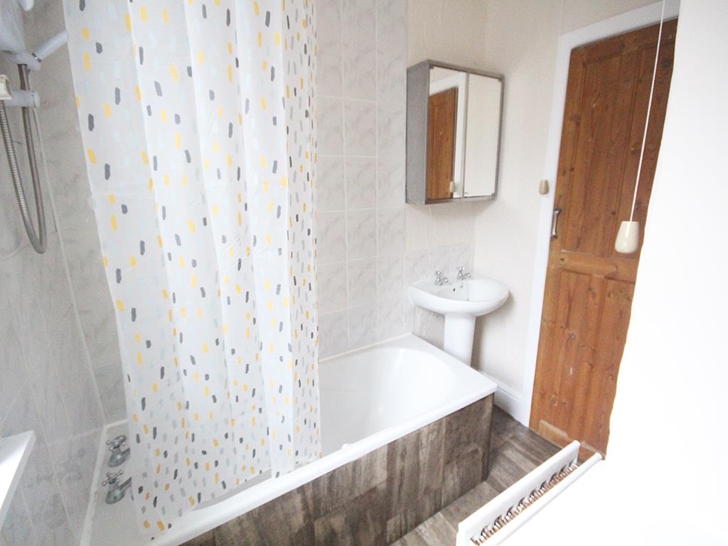 3 bedroom end terrace house Let Agreed in Barnoldswick - IMG_2369.jpg